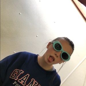 Meet your Posher, Avery